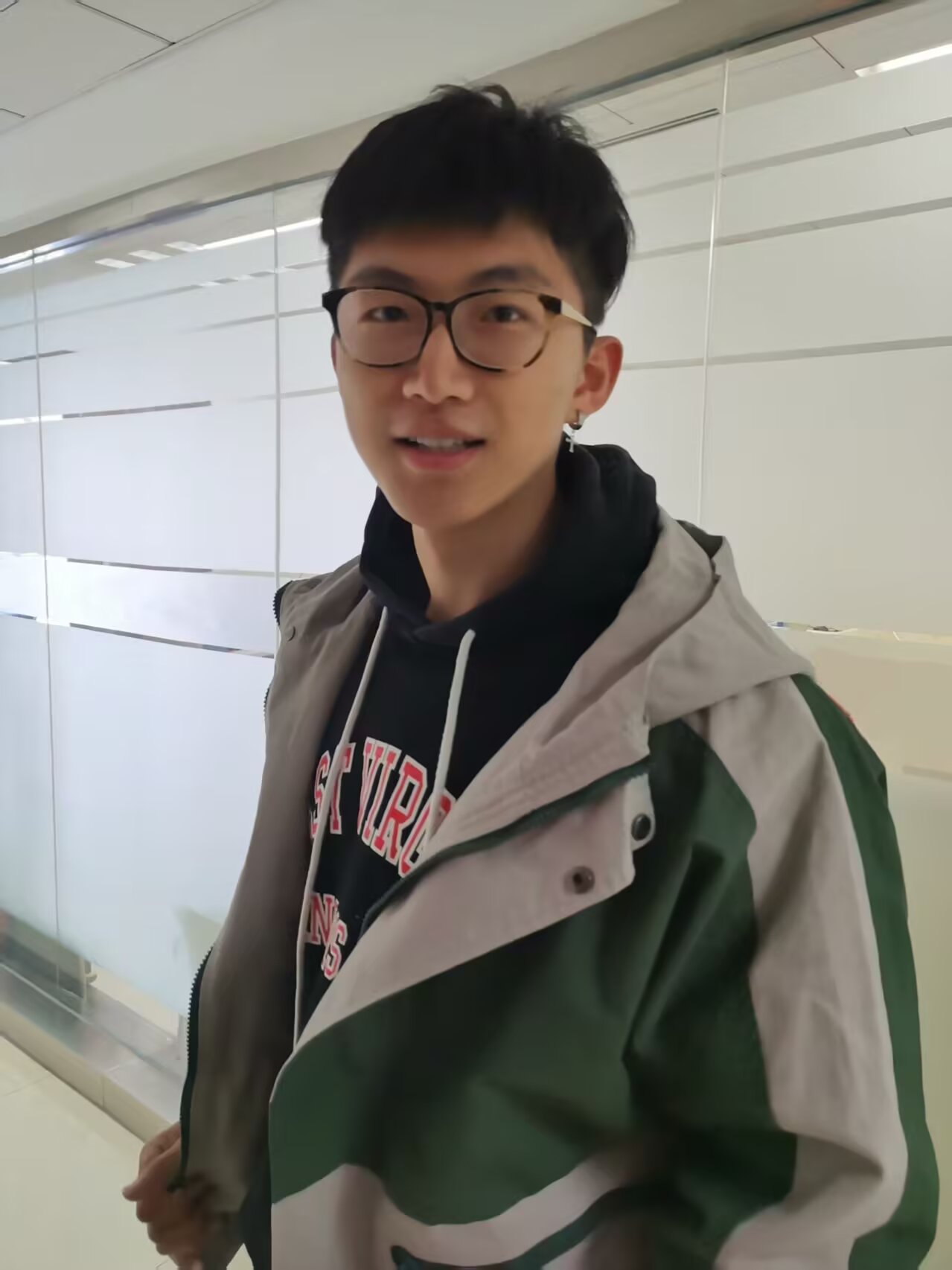 Bingzhe Wang
